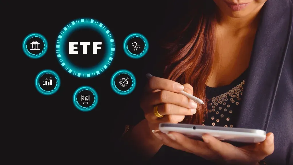 Kobieta korzysta z tabletu, aby inwestować w fundusze ETF